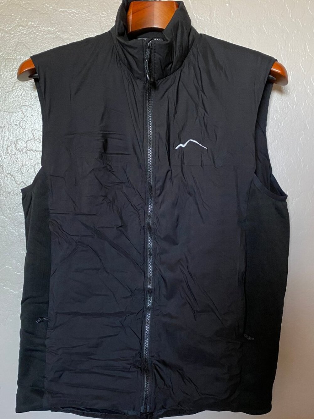 Arc'teryx Atom Vest Mens S Black Outdoor Hiking - Unworn Like New